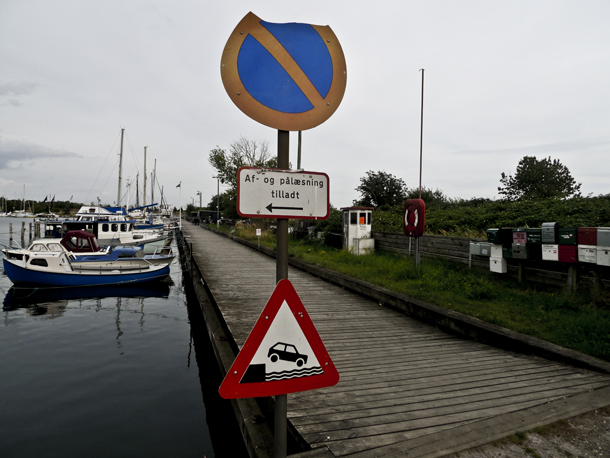 Skilte på havnen